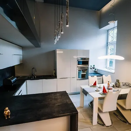 Ah Luxury Baštová 10 *