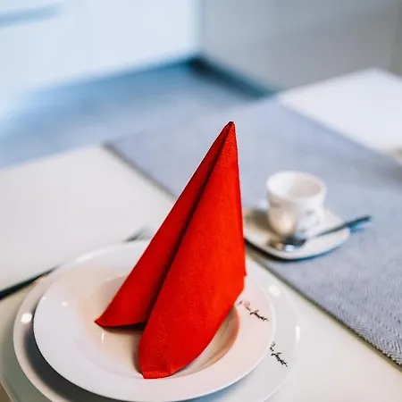 Ah Luxury Baštová 10 *