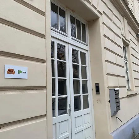 Ah Luxury Baštová 10